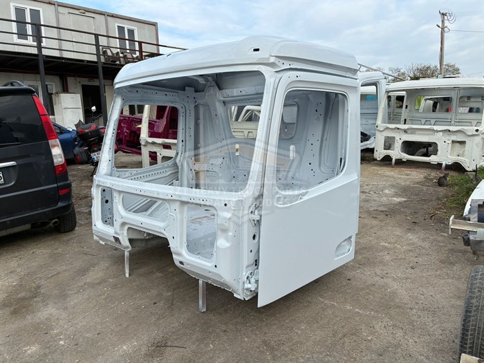 MERCEDES BENZ AROCS BOŞ KABIN 