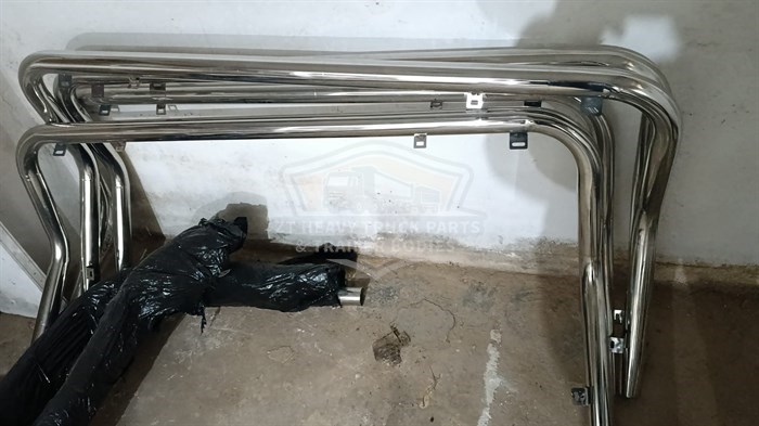 Mercedes-Benz Axor roof chrome pipe